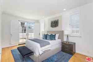featured image of 107 N Doheny Dr
