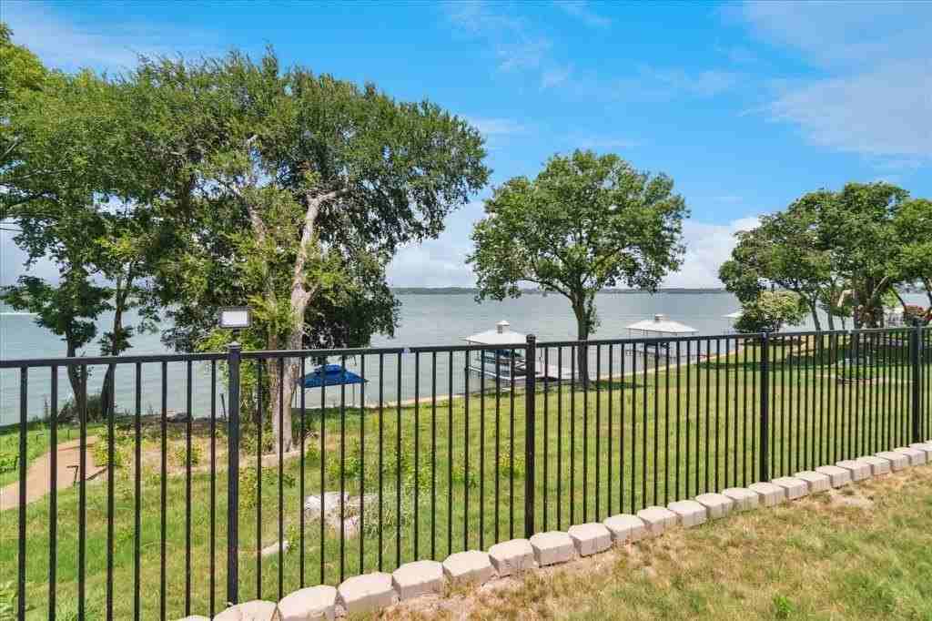 6214 Lincolnshire Ln - Photo 7 of 34