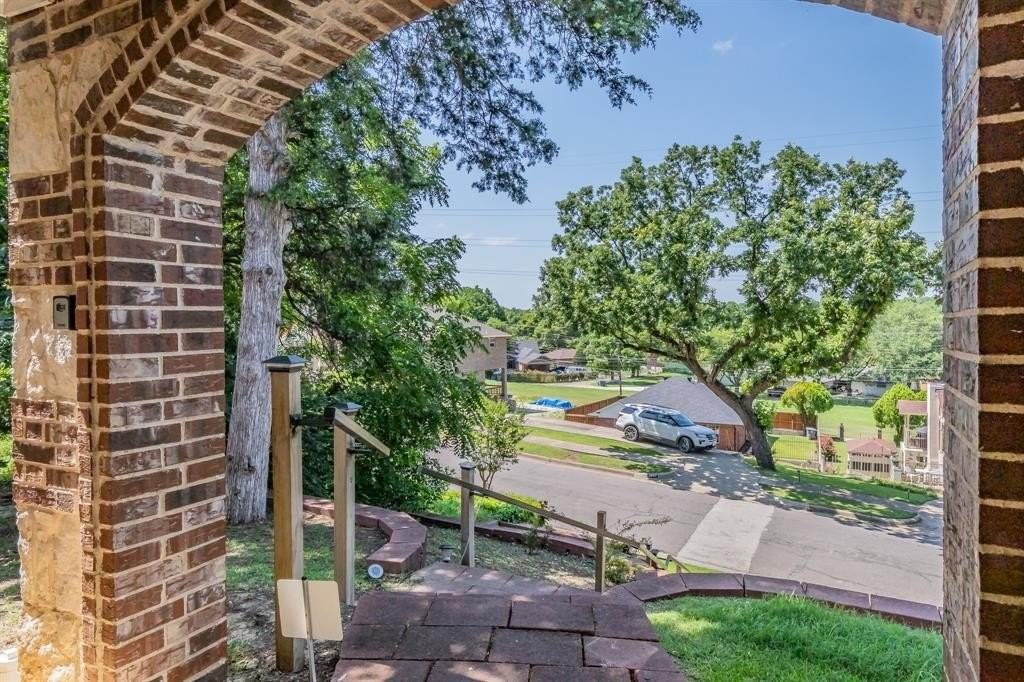 1818 Ebbtide Ln - Photo 5 of 33