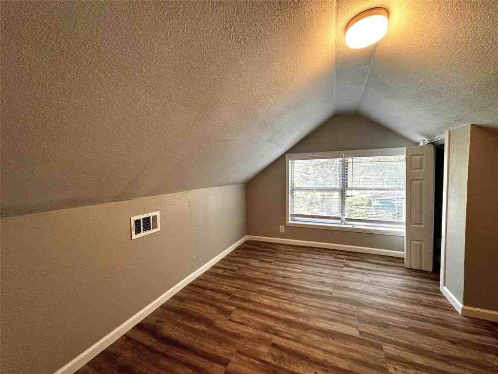 1931 Ave A - Photo 4 of 10