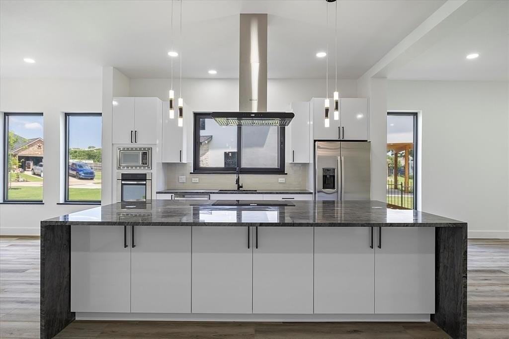 2811 Rodeo Dr - Photo 4 of 35