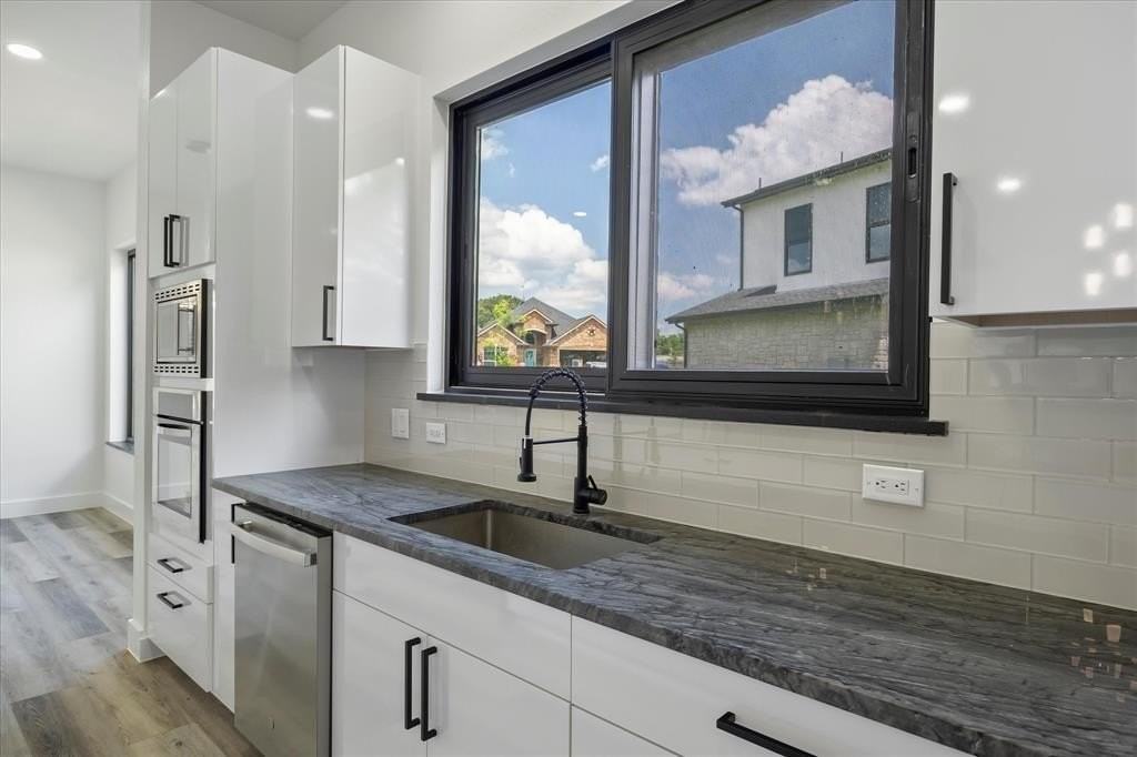 2811 Rodeo Dr - Photo 6 of 35