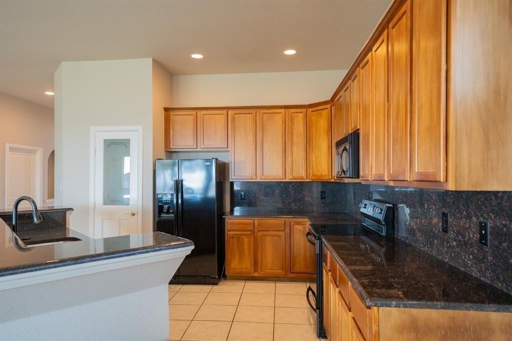 2909 Saratoga Dr - Photo 4 of 9