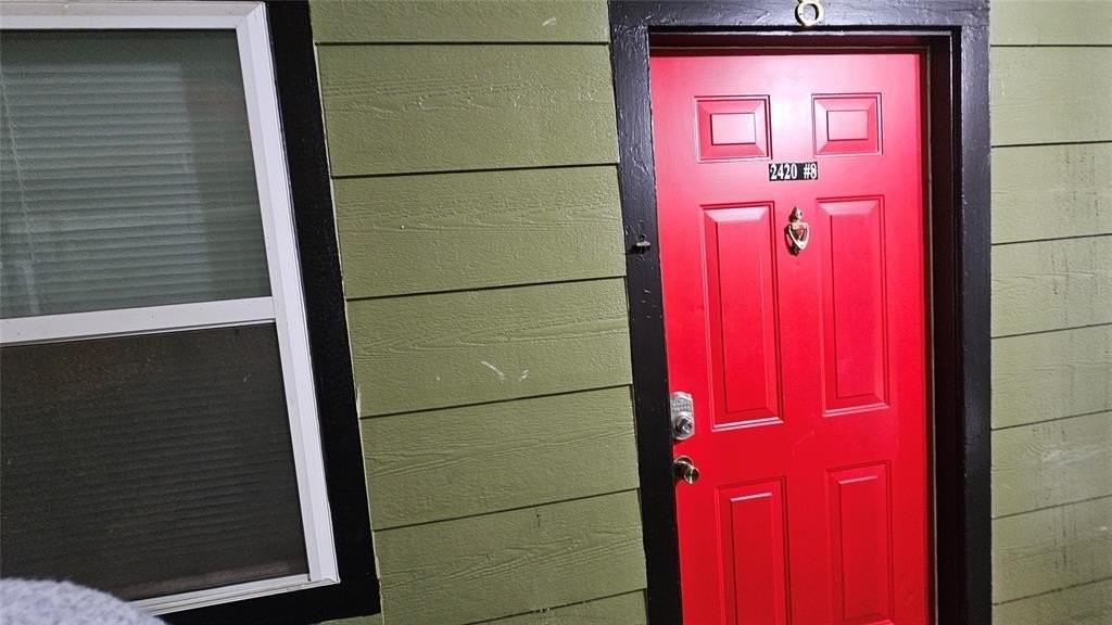 2420 Louise St #8 - Photo 3 of 21