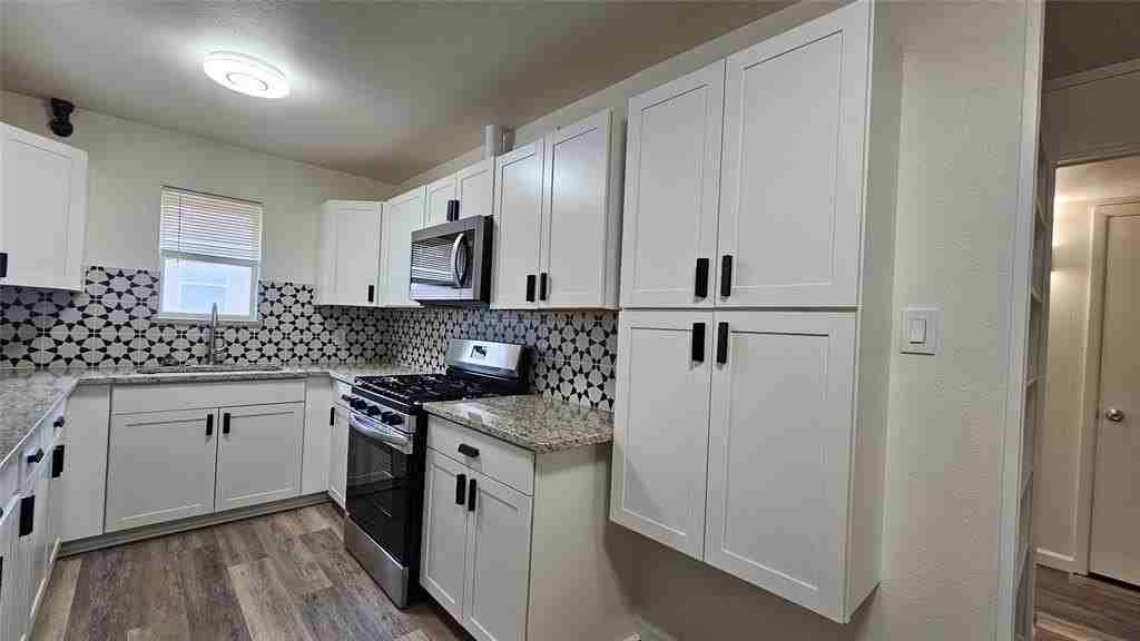 2420 Louise St #8 - Photo 7 of 21