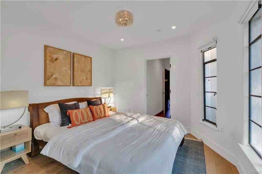 1812 Linda Vista Ave - Photo 2 of 8