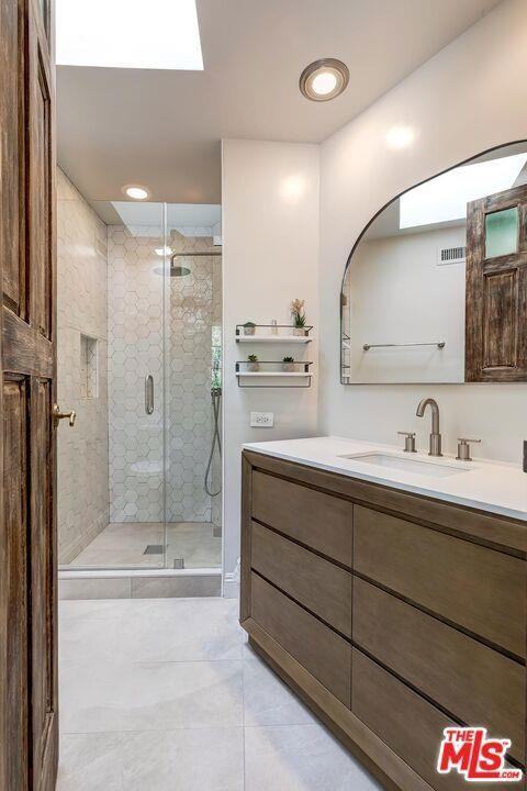 9354 Claircrest Dr - Photo 3 of 8