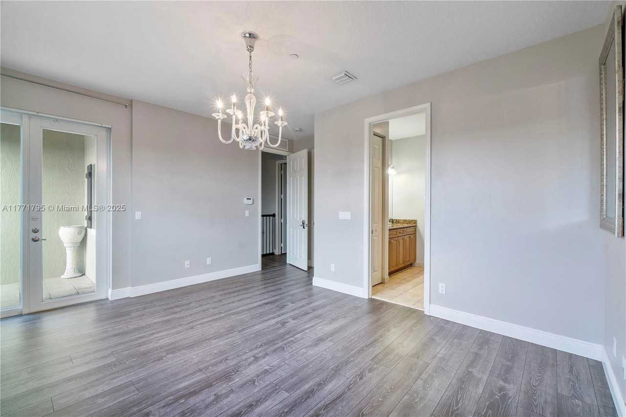 407 Se 13th St - Photo 5 of 8