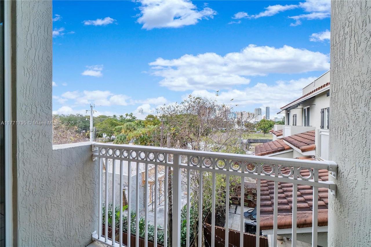 407 Se 13th St - Photo 6 of 8