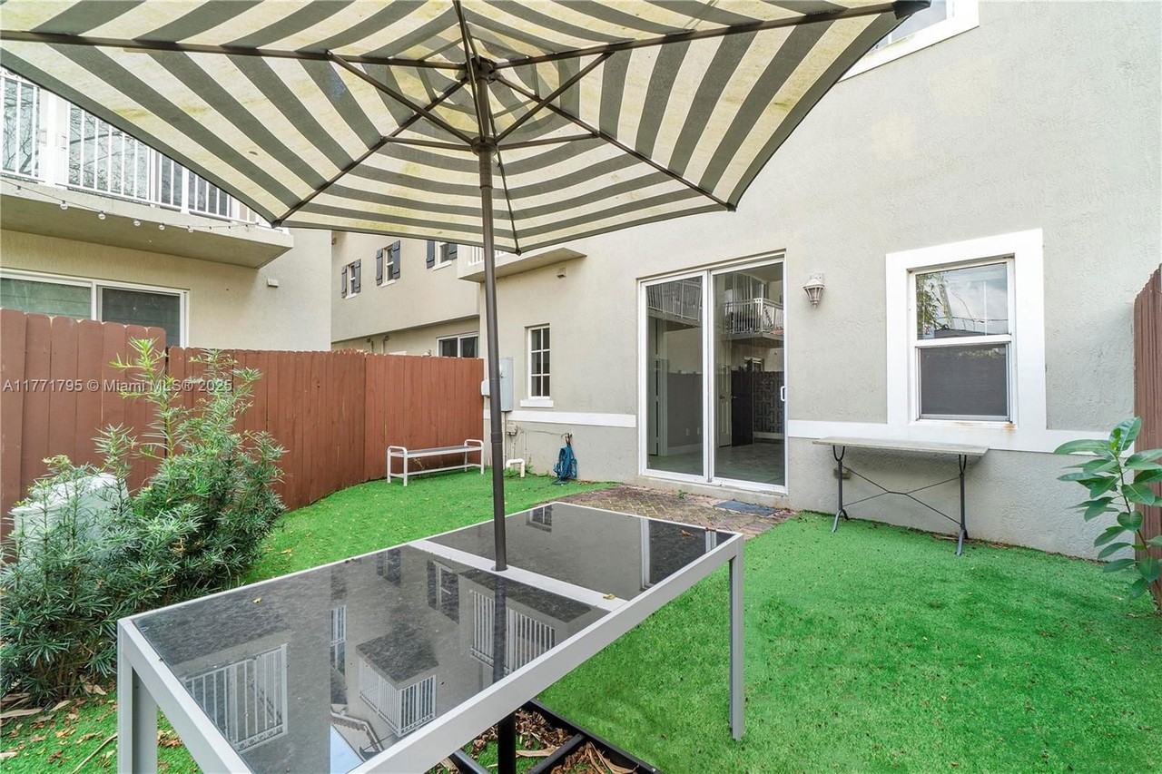 407 Se 13th St - Photo 7 of 8