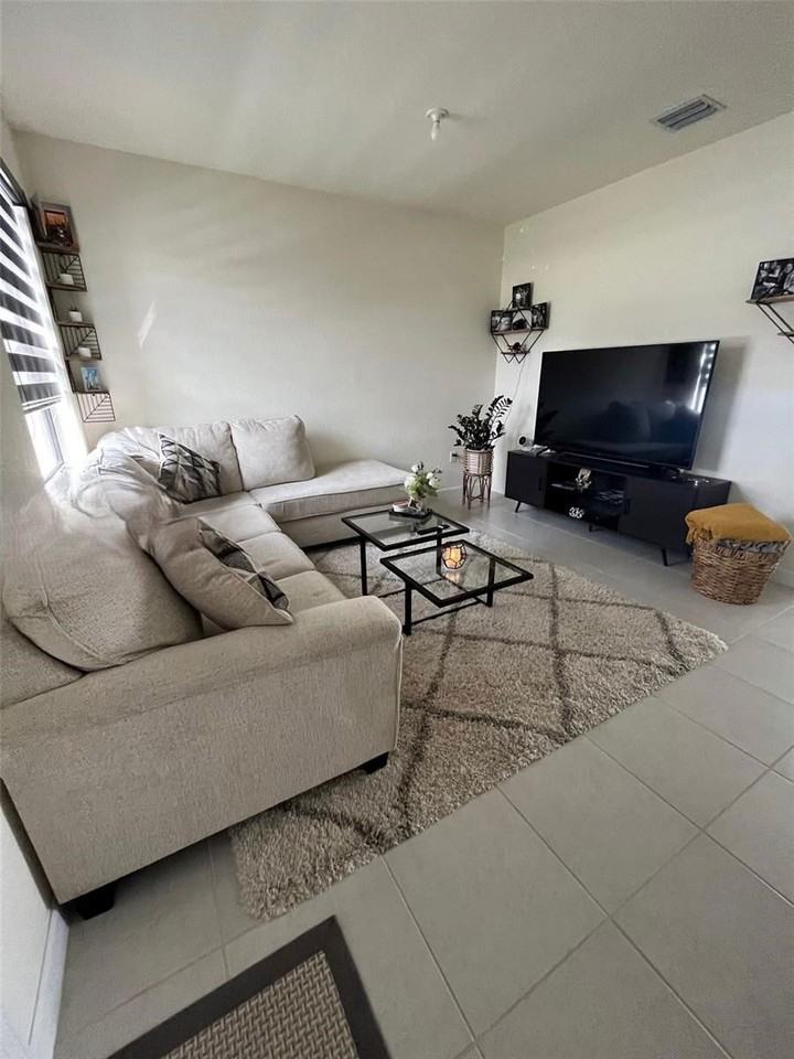 W 113th St - Photo 3 of 8