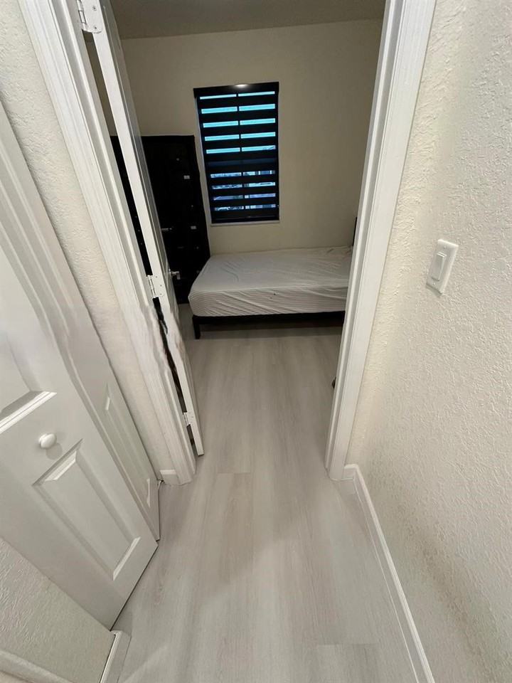 W 113th St - Photo 5 of 8