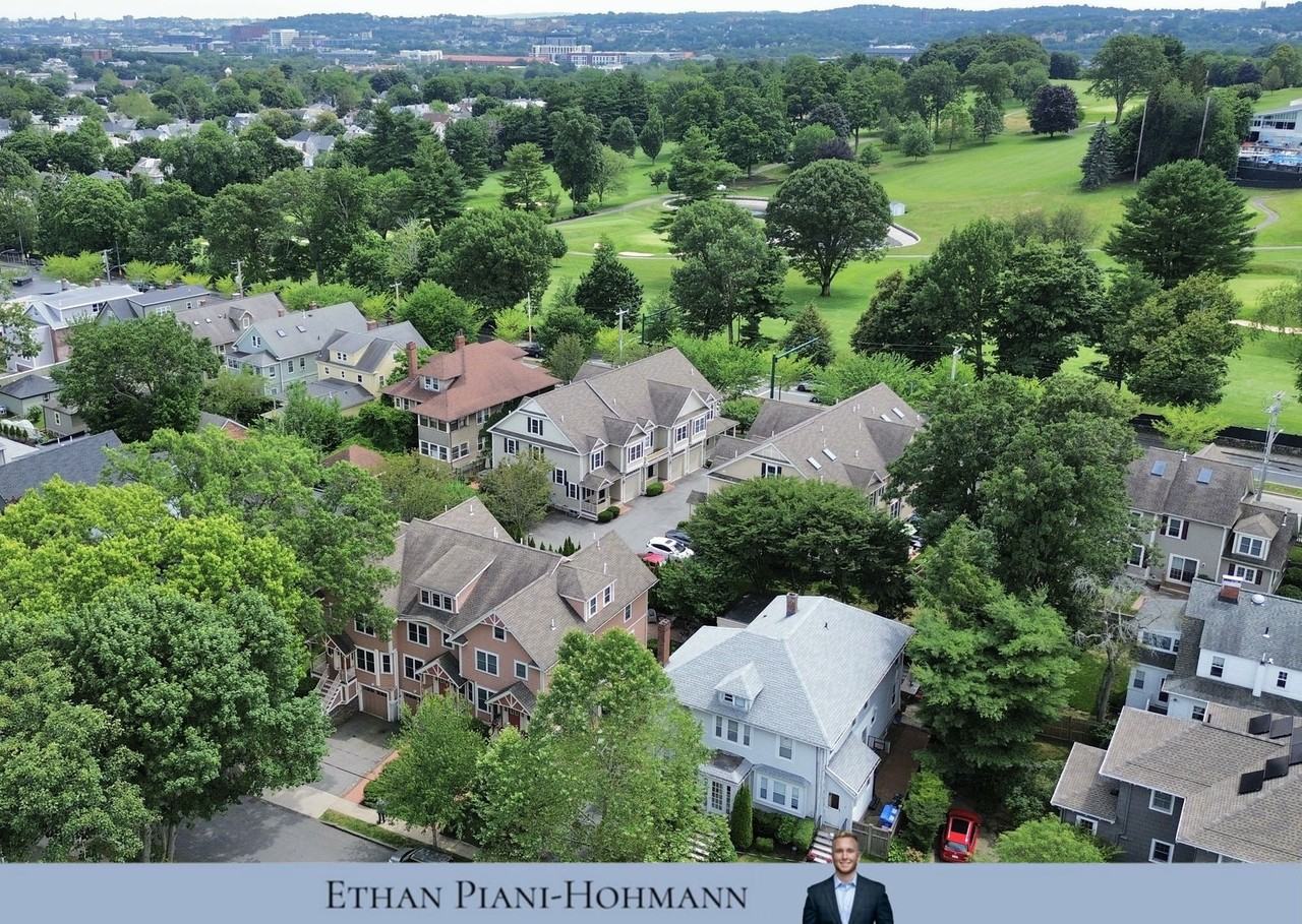 19 Lawndale St - Photo 2 of 8