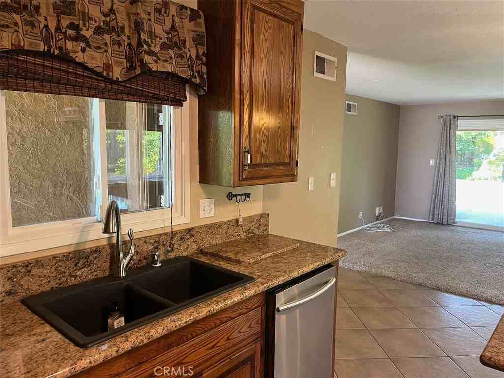 1440 Lindengrove Ave - Photo 4 of 27