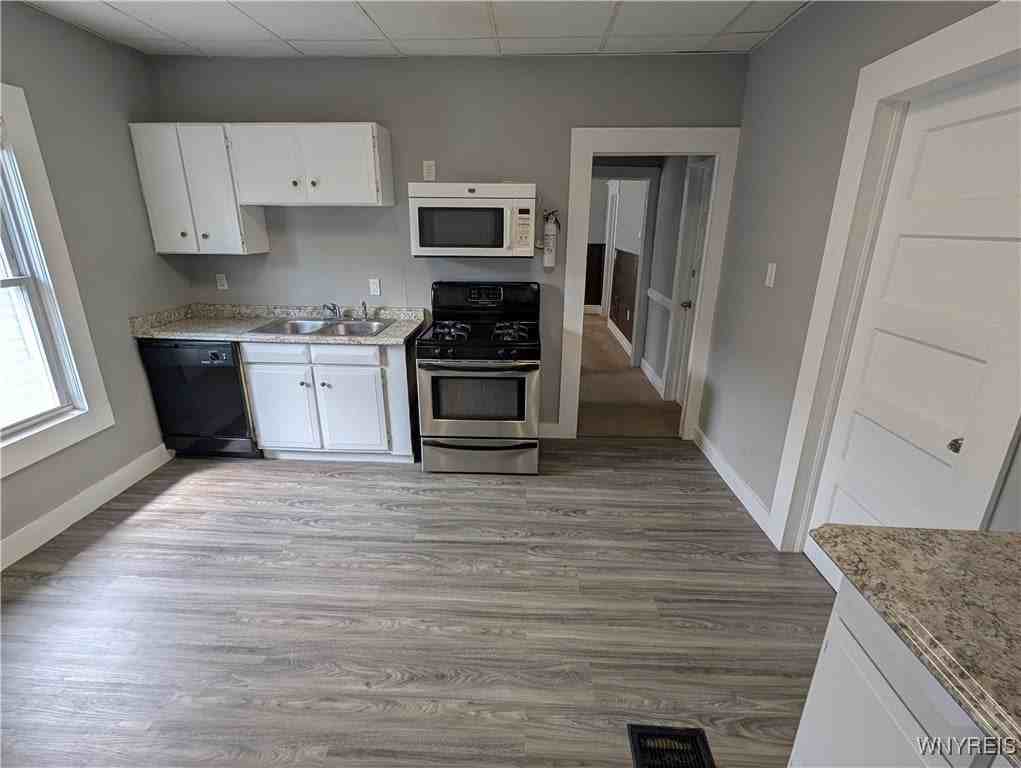 411 Dearborn St - Photo 3 of 11