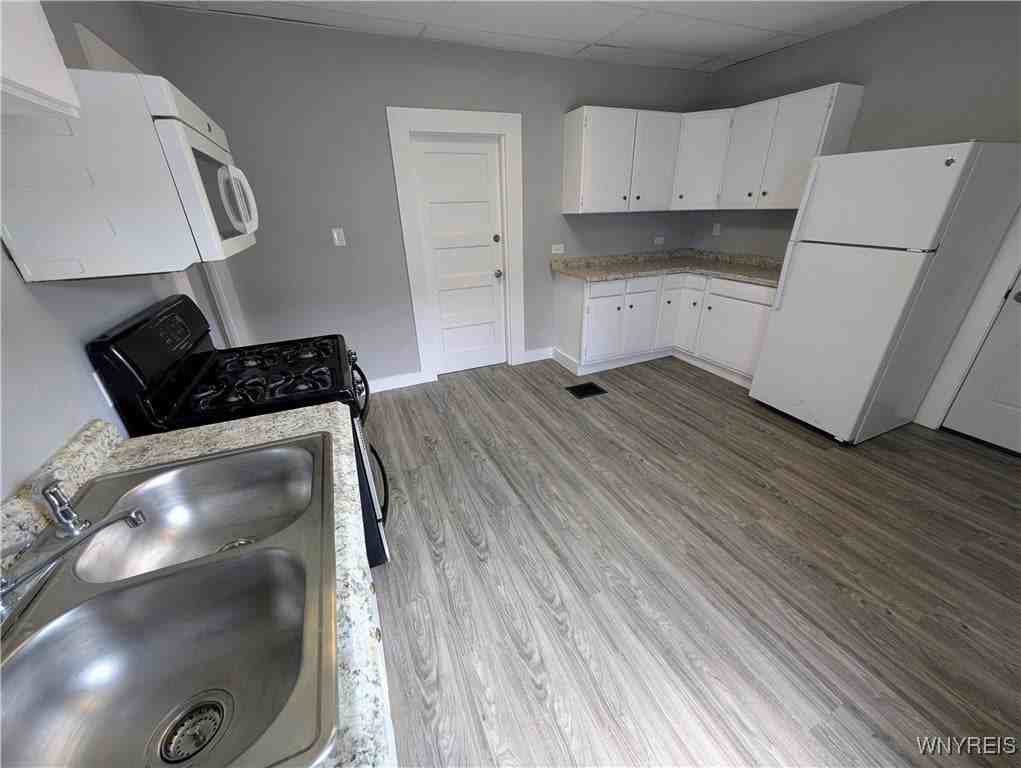 411 Dearborn St - Photo 4 of 11