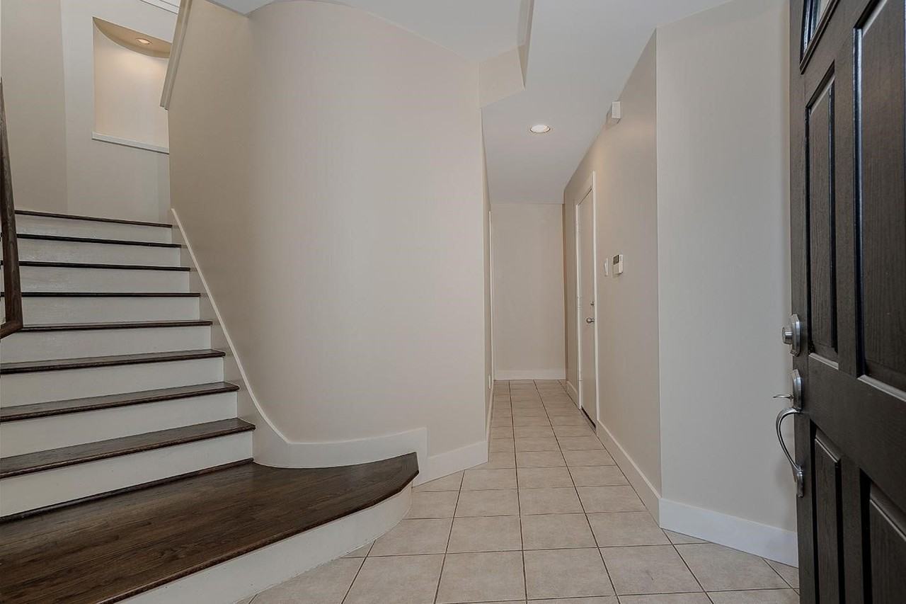 914 W 25th St - Photo 5 of 32