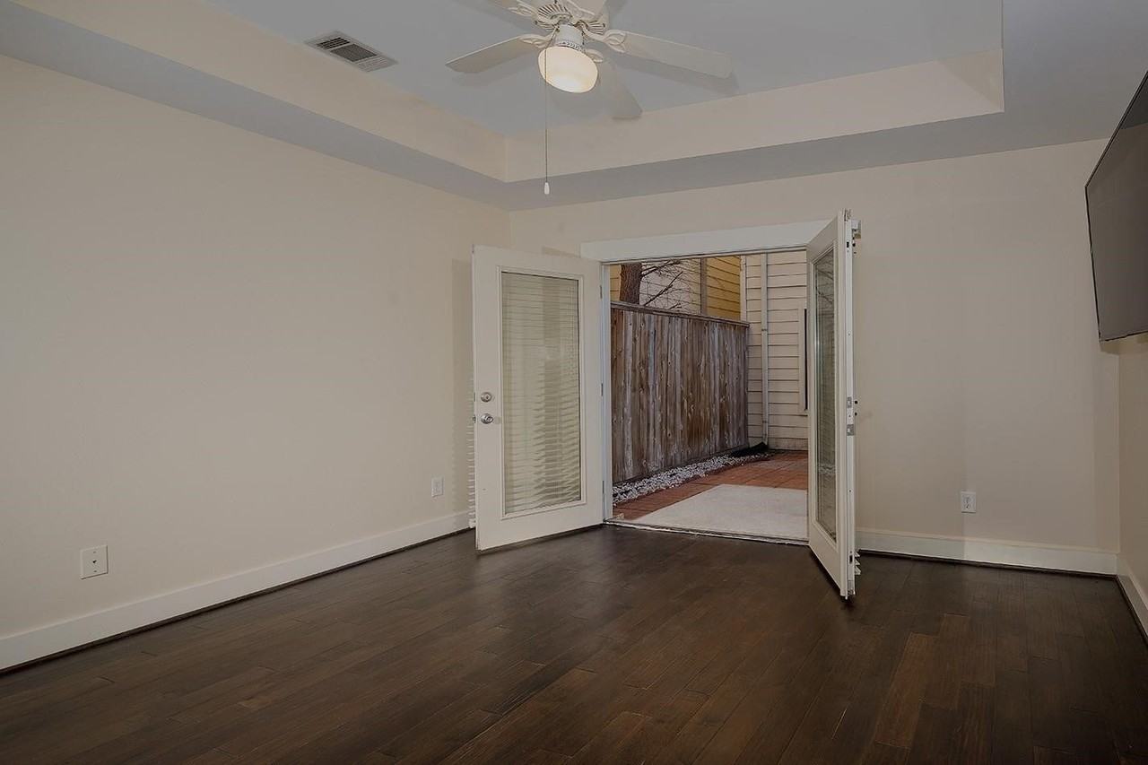 914 W 25th St - Photo 6 of 32