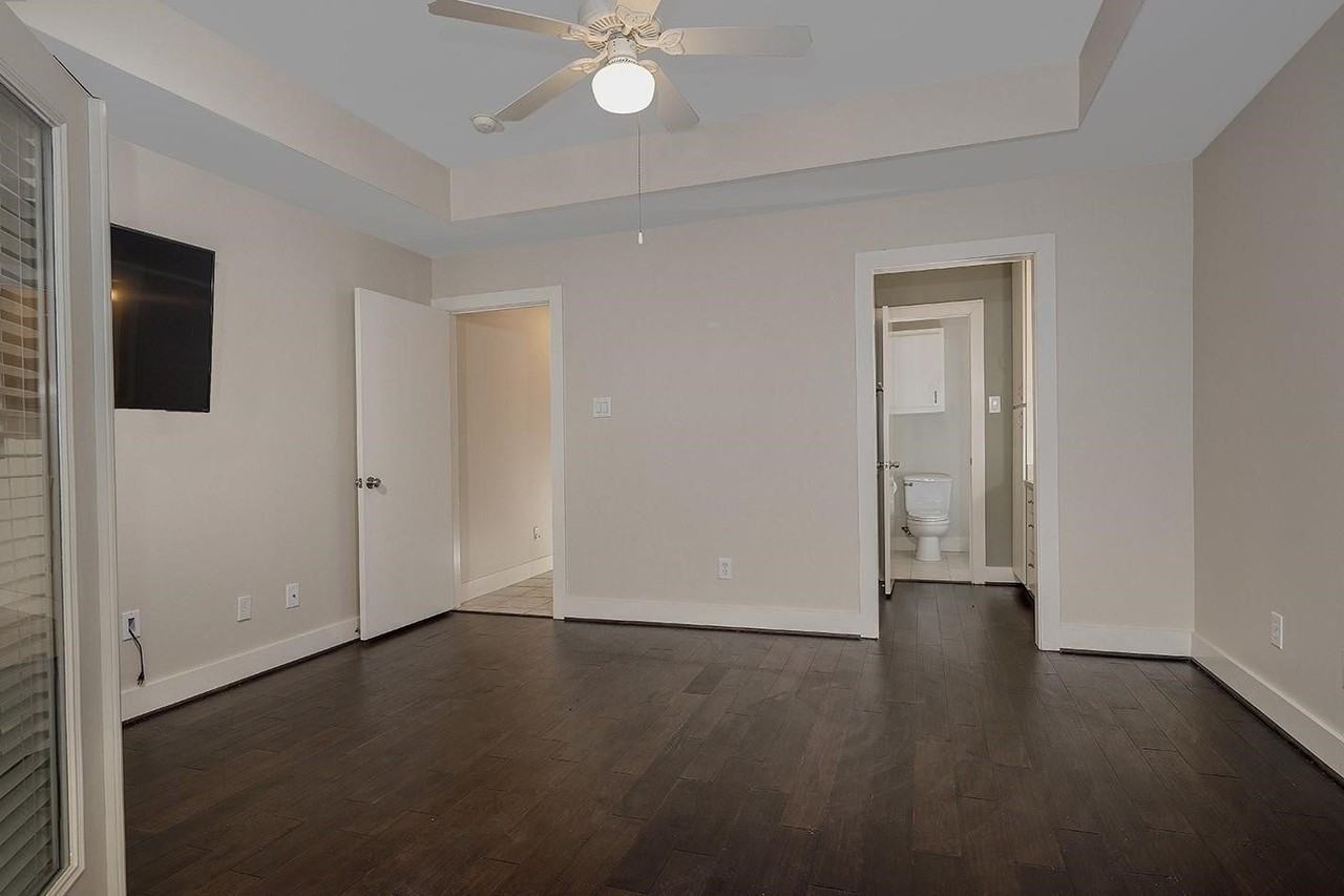 914 W 25th St - Photo 7 of 32