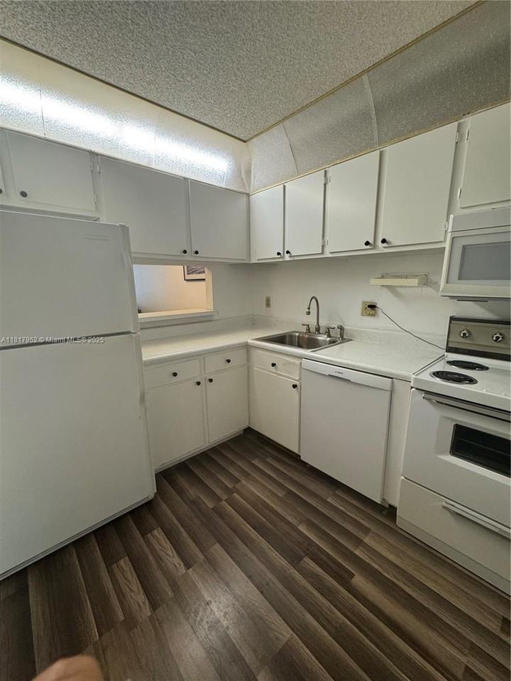 5300 Ne 24th Ter #232C - Photo 4 of 8