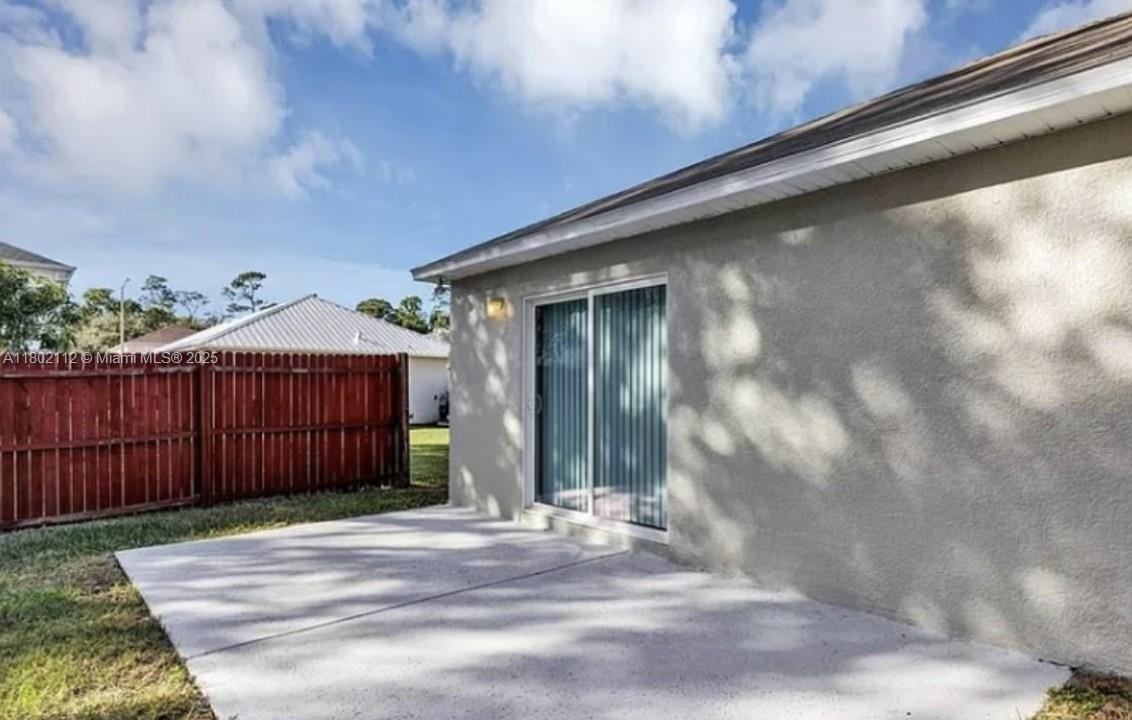 2110 Whispering Trails Boulevard - Photo 2 of 8