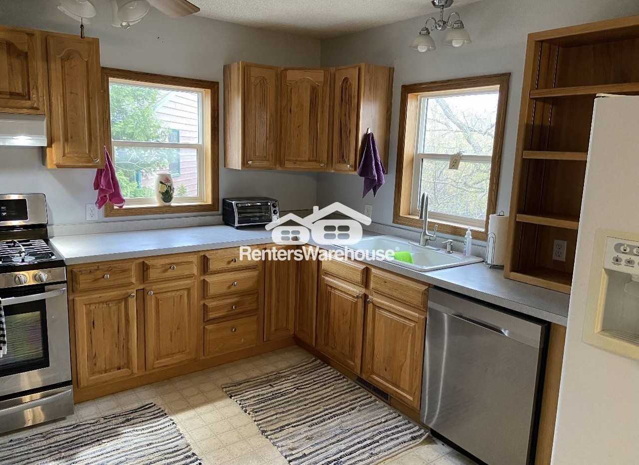 3566 Granada Ave N - Photo 5 of 36