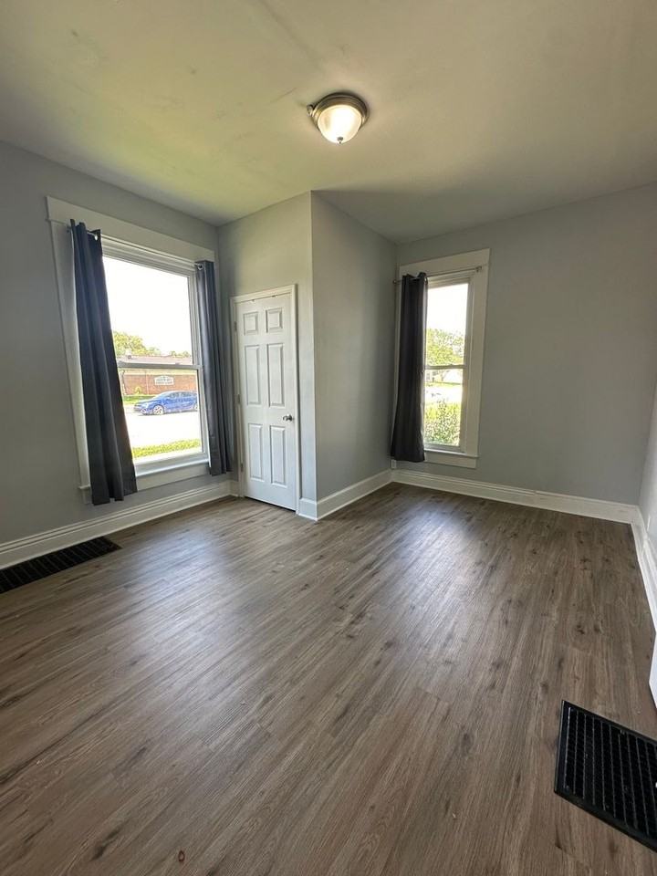 1201 Elizabeth St #1 - Photo 3 of 10