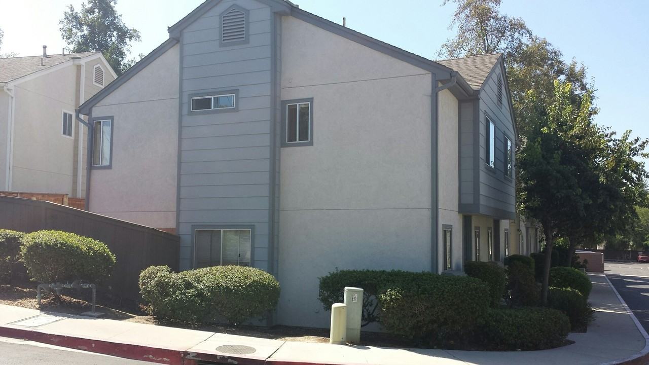 2208 Kings View Cir - Photo 3 of 20