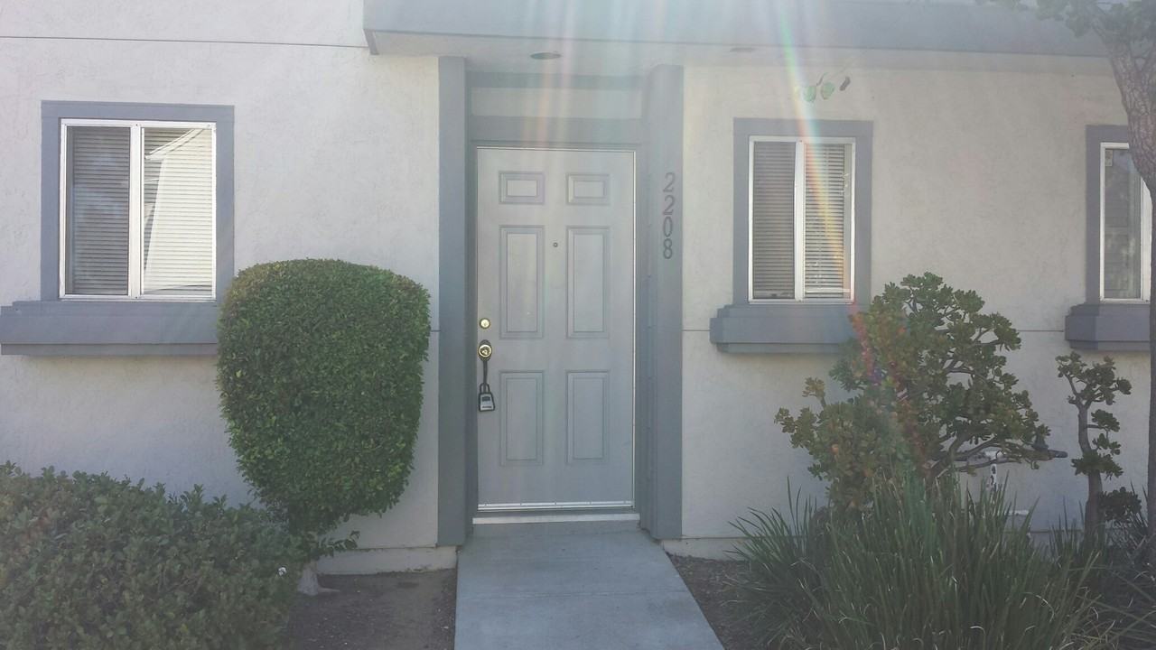 2208 Kings View Cir - Photo 4 of 20