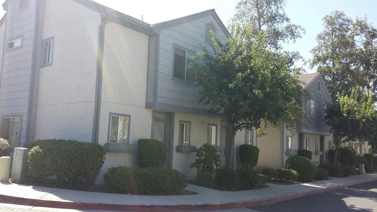 2208 Kings View Cir - Photo 6 of 20