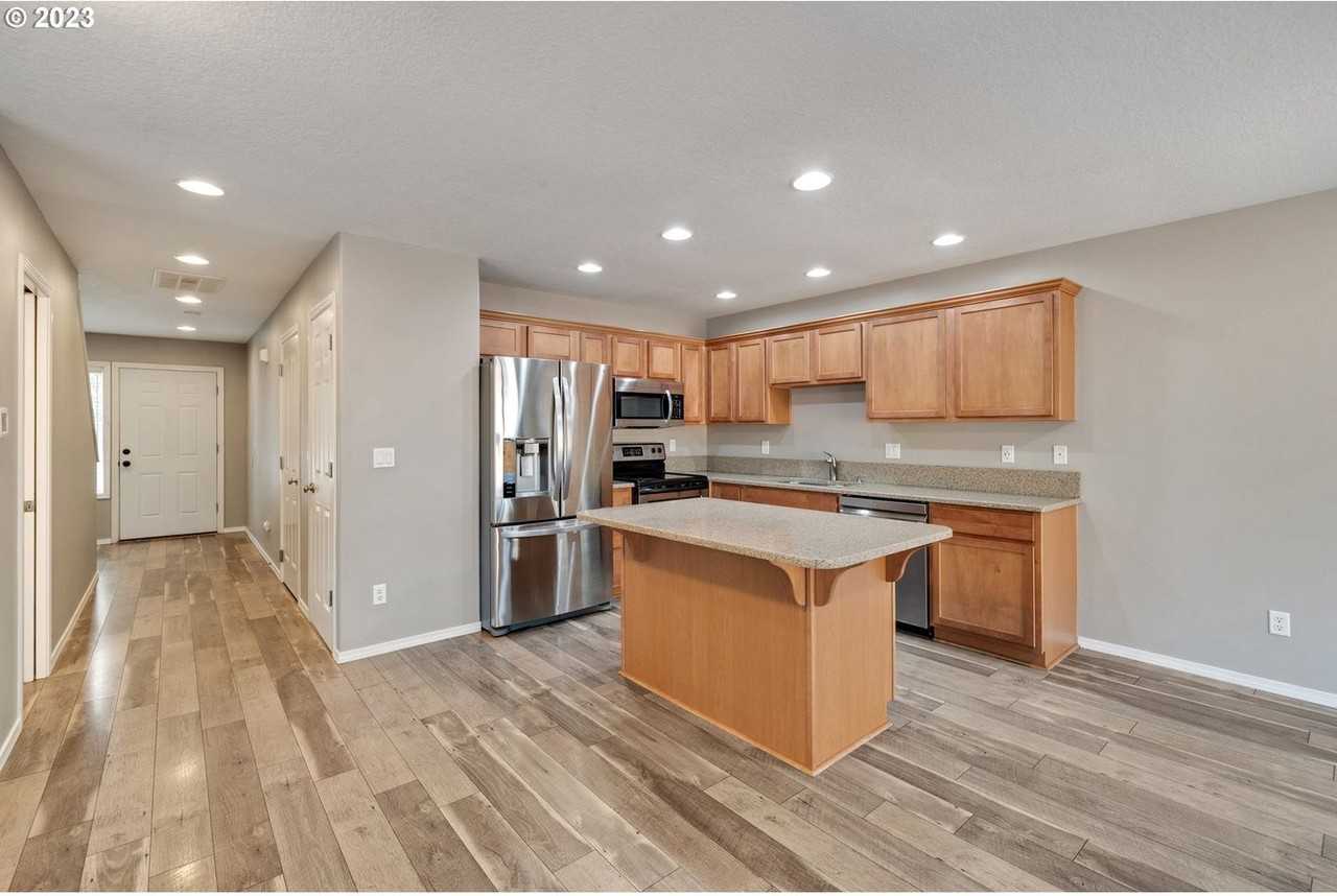 773 N Pine St - Photo 6 of 29