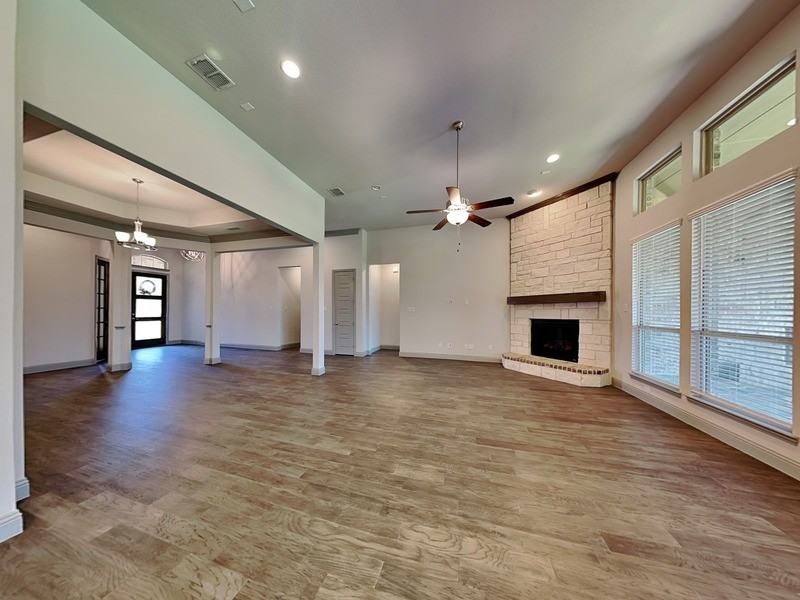 614 Summer Oaks Dr - Photo 3 of 21