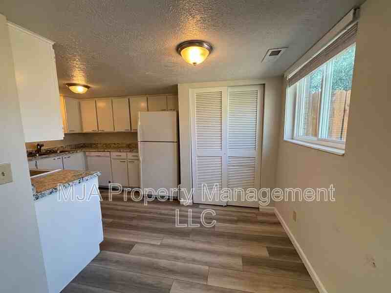1817 E Vine St - Photo 3 of 21