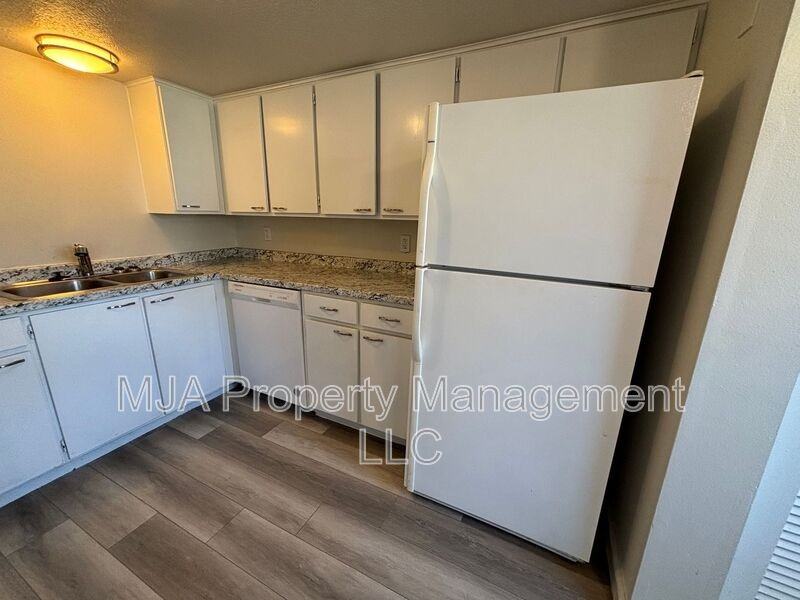 1817 E Vine St - Photo 4 of 21