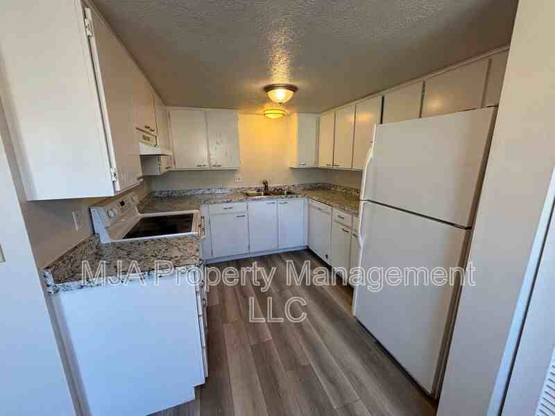 1817 E Vine St - Photo 5 of 21