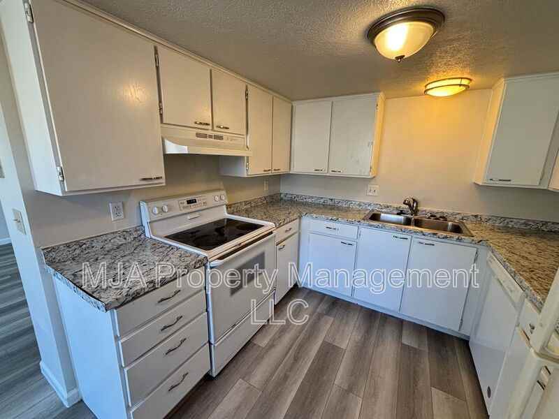 1817 E Vine St - Photo 6 of 21