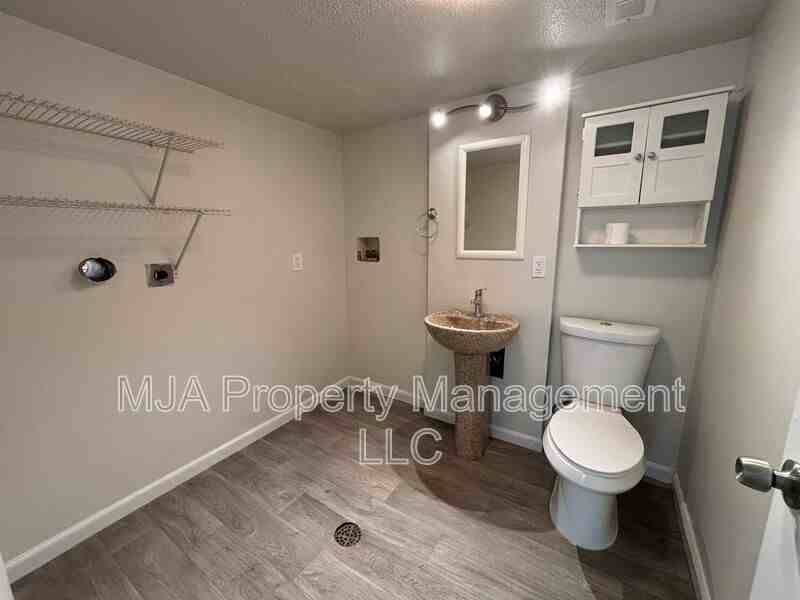 1817 E Vine St - Photo 7 of 21