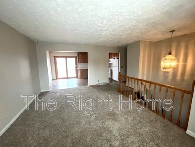 23607 Walnut Cir - Photo 3 of 16