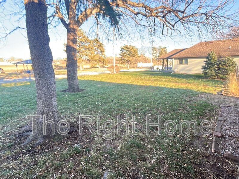 101 River Road Dr - Photo 3 of 10