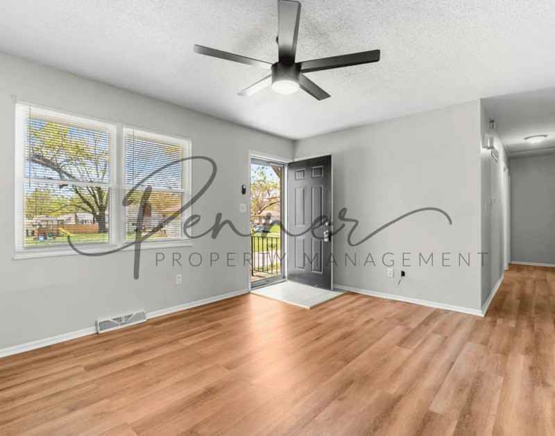 1204 S Ward Pkwy - Photo 2 of 17