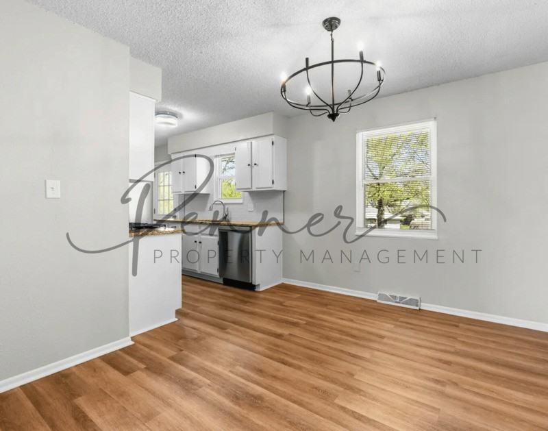 1204 S Ward Pkwy - Photo 3 of 17