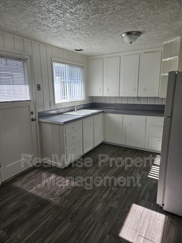 542 Ne Anderson St - Photo 3 of 12