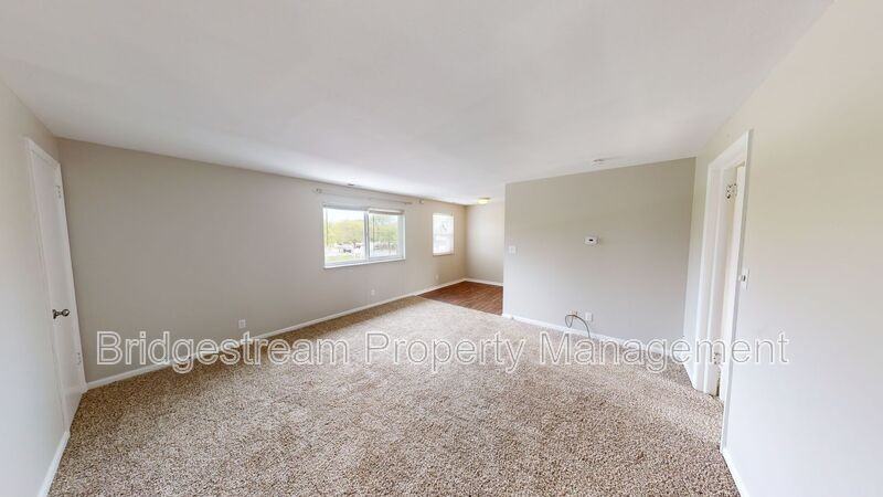 92 W Franklin St #5 - Photo 2 of 5