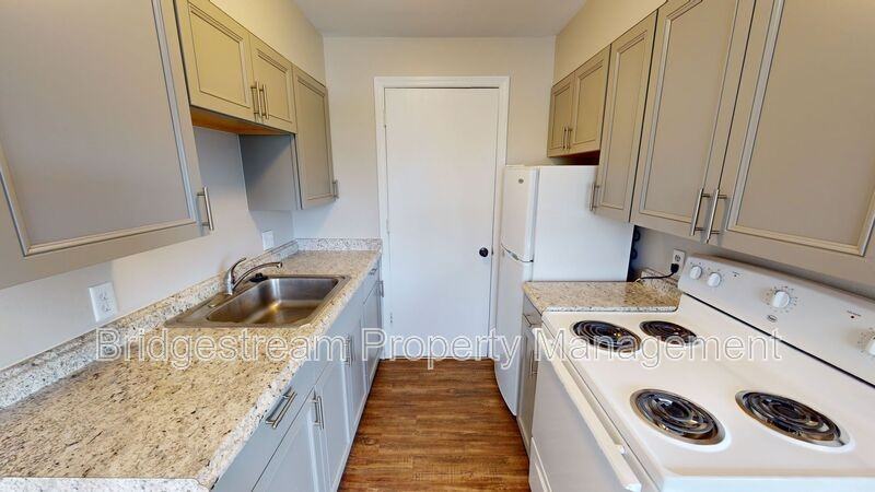 92 W Franklin St #5 - Photo 3 of 5