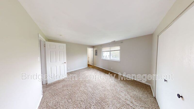 92 W Franklin St #5 - Photo 4 of 5
