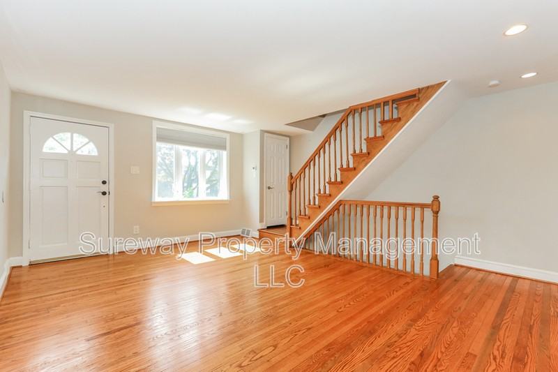 241 Westpark Ln - Photo 4 of 15