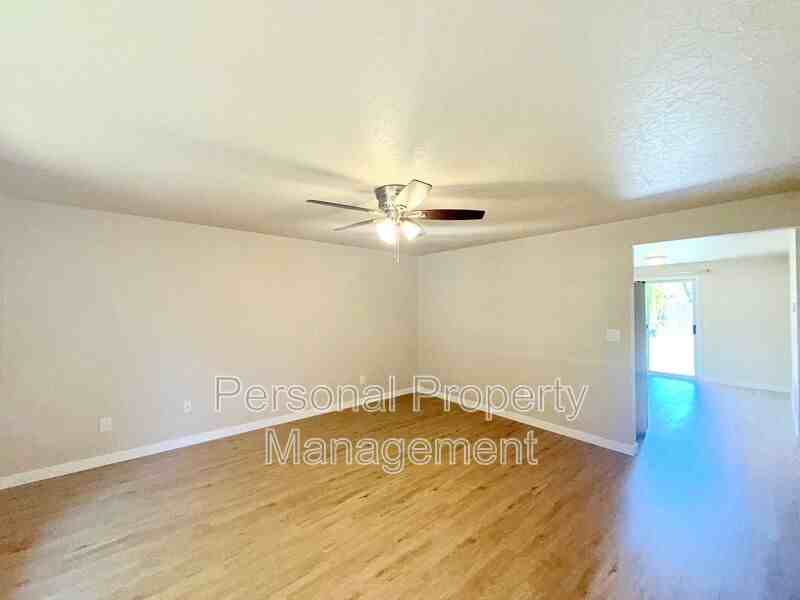 7621 Ne 158th Ave - Photo 2 of 17