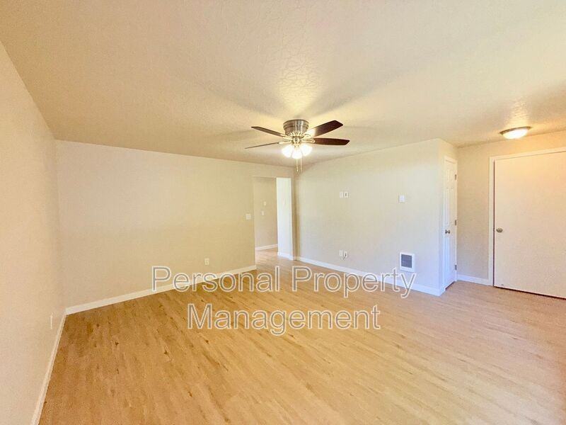 7621 Ne 158th Ave - Photo 3 of 17