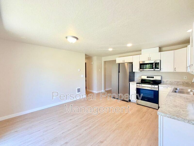 7621 Ne 158th Ave - Photo 4 of 17