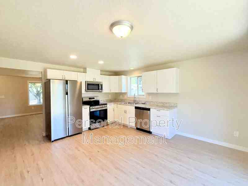 7621 Ne 158th Ave - Photo 5 of 17